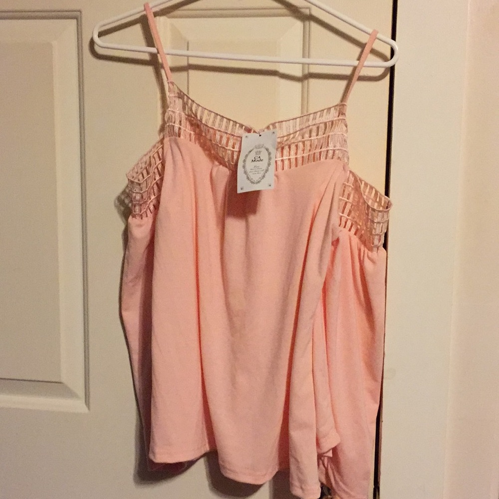 NWT Ca Mode cold shoulder top
